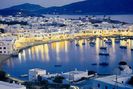 Grecia are mii de insule, iar majoritatea dintre ele sunt nepopulate... Intr-un oras din Grecia, mai