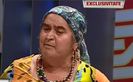 * isi ridica fusta si ii arata cum ii atarna flo;;ci pana la genunchi click