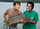 Ezra - Ia uitati ce jmekeri suntem, am prins cina noi!! Derek - *rade cu gura pana la