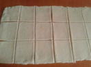 Cornulete dantelate cu branza si stafide - 1