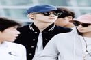 .△ツ La un fansign, o fană i-a dat lui Sehun pozele teaser