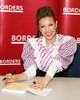 Thalia+Promotes+New+Book+Borders+iHdBpbK3B-Ol