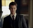 [se uită spre Katherine, apoi la Elena] :)) .. hei. #Kath .. mhm, ok. #Klaus ..