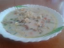 Supa-crema de pui cu morcovi, mazăre, telemea, paste, smântână si usturoi