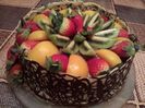 de ziua mea un tort savuros cu fructe si crema de ciocolata!