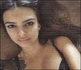 - Noi două avem cele mai mişto beții. Îți aduci aminte faza cu creanga, Adam şi -cl.