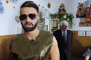 găsește profilul lu Maya Selena, dă din cap în stilul lui și ridică o +