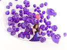 miley-cyrus-with-purple-balloon_1024x768