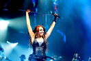 Miley_Cyrus_Wonder_World_concert_at_Auburn_Hills_04