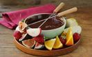fondue-de-ciocolata-cu-fructe-proaspete-614x346