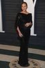 chrissy-teigen-pregnancy-style