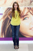 miley-cyrus_COM-hannahmontanamovie-press-madrid-2009apr20-b027