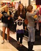Miley Cyrus Friends Out Shopping Rainy Day 3vvViin5lvvl