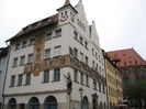 1 902