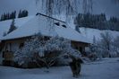 Peisaj de iarna cu casuta si Ciufulica