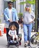 3FE657C300000578-4469972-Quartet_Doutzen_Kroes_enjoyed_a_New_York_walk_on_Wednesday_with_-a-3_149382