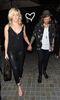 ellie-goulding-hand-holding-boyfriend-again__oPt