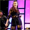 hailee-steinfeld-meets-up-with-usher-at-jdrf-imagine-gala-2017-07