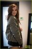 hailee-steinfeld-sophie-turner-reunite-at-coachella-23