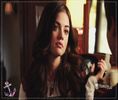 ┇» (îl priveşte până când se aşează şi înclină puţin capul) Da.. (scoate cheile din buzunar -