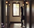 ┇» (iese de la Ezra din apartament peste ceva timp, se uită în jur şi -