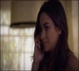 ℂ. #Stă acolo la masa ei continuând să butoneze telefonul, mai luând din când în