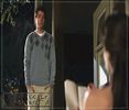 ┇» (o priveşte în continuare, ridică puțin sprâncenele) Ăăm.. bine. :)) (râde)