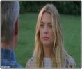 »; ;;iese din casă și încearcă să vadă dacă cea de vine din față este Spence sau nu, clk;;