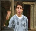 ┇» Mdap.. de ce ai rămas fără telefon? (ridică sprâncenele, fiind scurios, apoi se uită -
