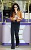 vanessa-hudgens_net-atdrycleanshop-15jan10-009