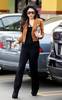 vanessa-hudgens_net-atdrycleanshop-15jan10-017
