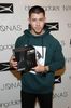 Nick-Jonas-@nickjonas-2017-05-09_L3B0bjRQb19CaEFDckxQbjhoaDNyd3NpN2tzaz0vMHgwOjUwNHg3NTYvNjQweDAvOGM