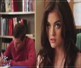 ┇» (se uită drept înainte într-un punct fix, zâmbind când acesta ajunge să îi șoptească -