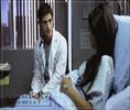 ┇» (măreşte ochii şi se uită la spatele ei practic, se încruntă puțin şi îşi pune mâinile -