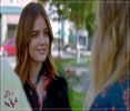 ┇» (îşi mută privirea asupra lui când îi aude vocea, plăcut suprinsă să-l vadă. Se ridică în -