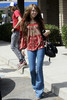 Miley Cyrus out for a coffee 03JxXx17pD-l
