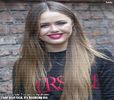 》*se bagă ea văzând că el nu reușește să tragă din țigară, se bagă pe sub mâna lui și +