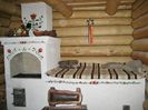 1-soba-traditionala-cu-pat-sau-lejanca-si-plita