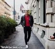 》Sunt ok!! *Se ridică de jos și râde scurt, se scutură și-și continuă joggingul*