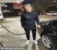 》*Se pune lângă ea, în fața ei* Supărată? :(