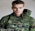 》*Se uită la ea de parcă i-a căzut lumea-n cap și un tanc i-a trecut peste inimă (Maria ca și Fane