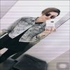 ▬ ❝Si eu am facut la fel cand am auzit de blondul ala.❞ Rade si se uita la ea in continuare. ❝Ceva