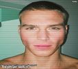 》*își dă mâinile la o parte și avea nasul roșu de parcă era Rudolf* Sunt bine, doar că nu-mi
