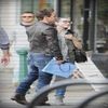 ▬ In partea din dreapta masinii pe care o conduce Nate, asteapta pana parcheaza