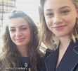 》*Își duce mâinile în jurul gâtului său și-i răspunde la sărut, surâde* Ce faaaci? M-ai așteptat