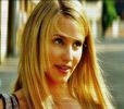 ⤑ᵖᶤᶰᵏĿЄ♏ØИÂÐЄ ┊poi si ce prostii spun domnule levine?=))# da din gene si se uita la el;