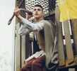 ─ Hero nu putea fi foarte sigur de ce încă se mai afla acolo alături de blondină doar că