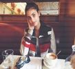 ─ într-un râs hohotit. Cu o clătinare dezaprobatoare a capului, continuând de altfel să