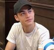 ─ către punga pe care aceasta o adusese. "Are vreo relevanță ce m-a făcut să ma