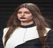 ─ final de frază și lasă jocul său de expresii a fi încununat cu un rânjet jucăuș amplasat